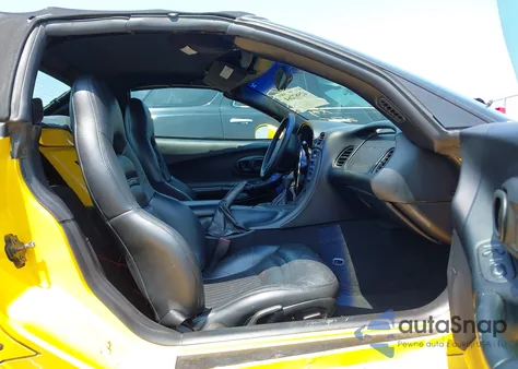 2000 Chevrolet Corvette z USA, uszkodzony, nr VIN 1G1YY32G8Y5106565